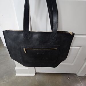 Sleek Black Leather Shoulder Bag